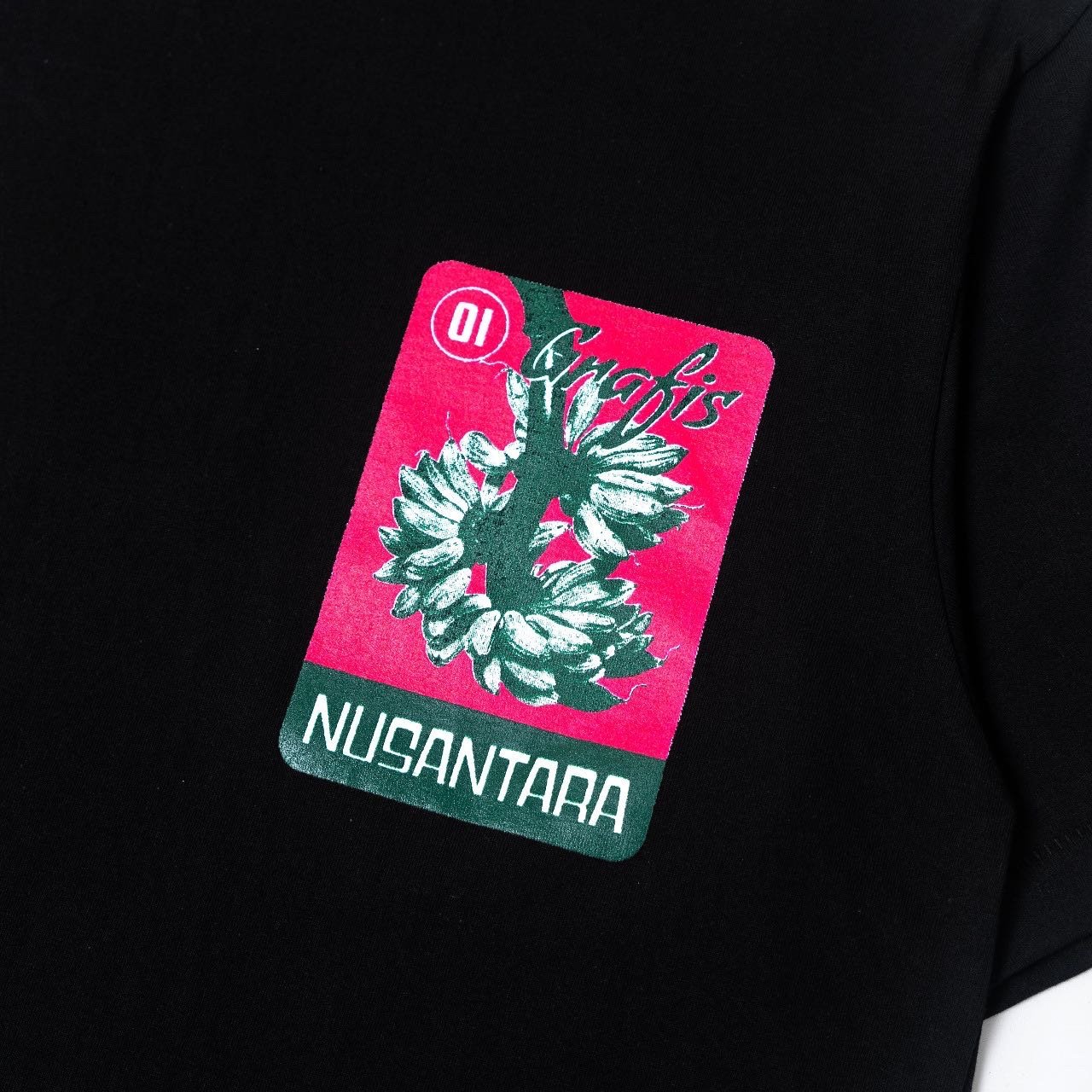 GRAFIS NUSANTARA BLACK/MAGENTA SHORT TEE