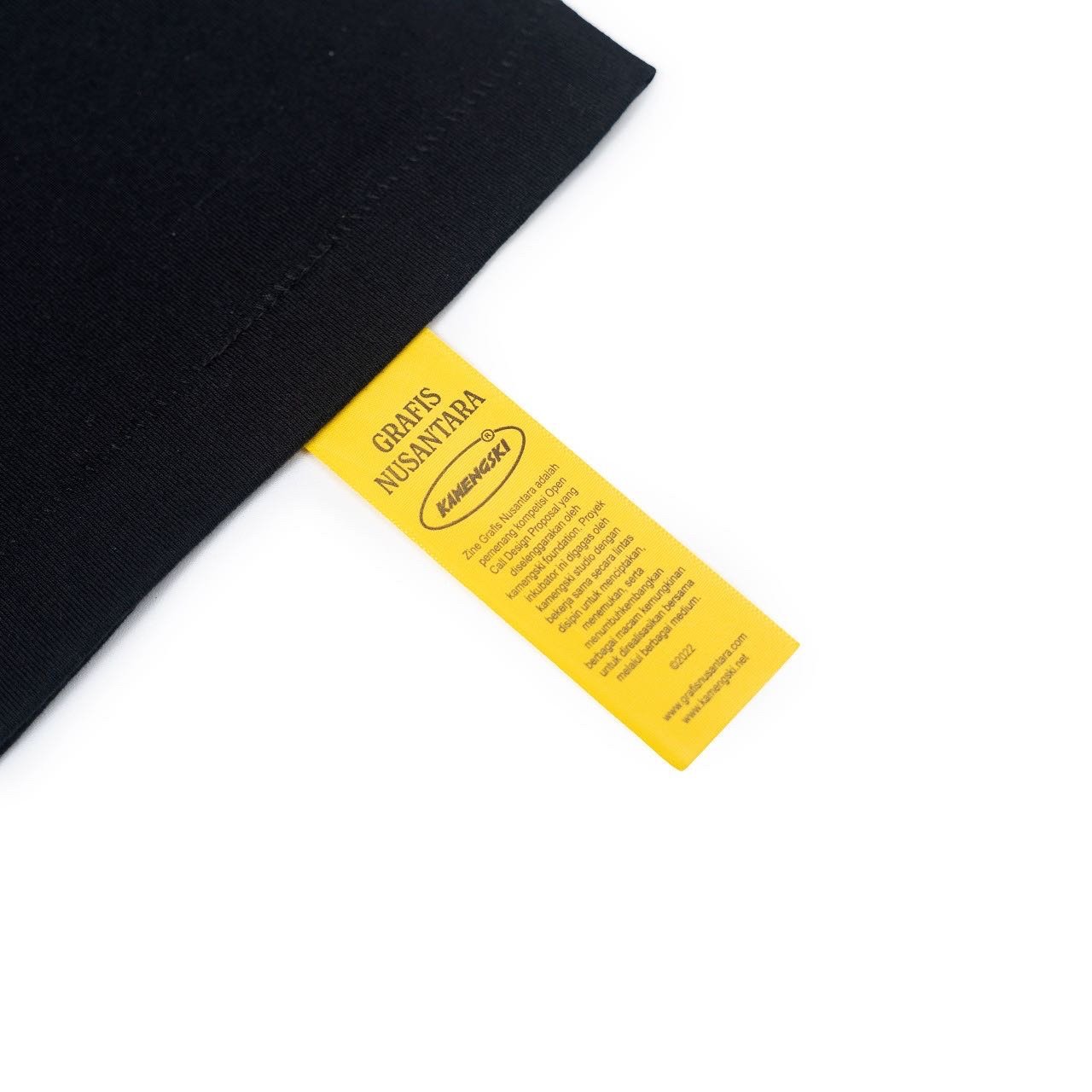 GRAFIS NUSANTARA BLACK/MAGENTA SHORT TEE