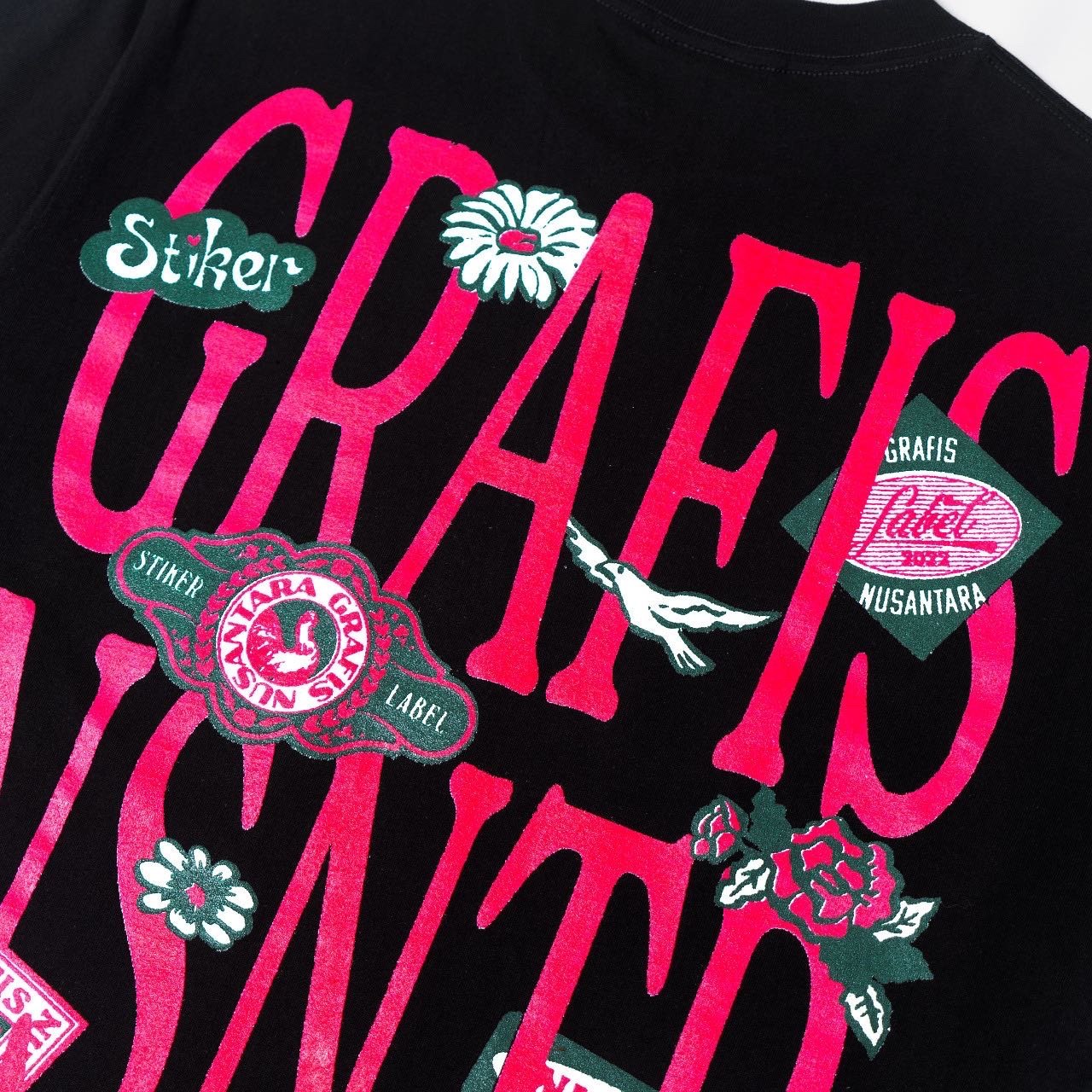 GRAFIS NUSANTARA BLACK/MAGENTA SHORT TEE